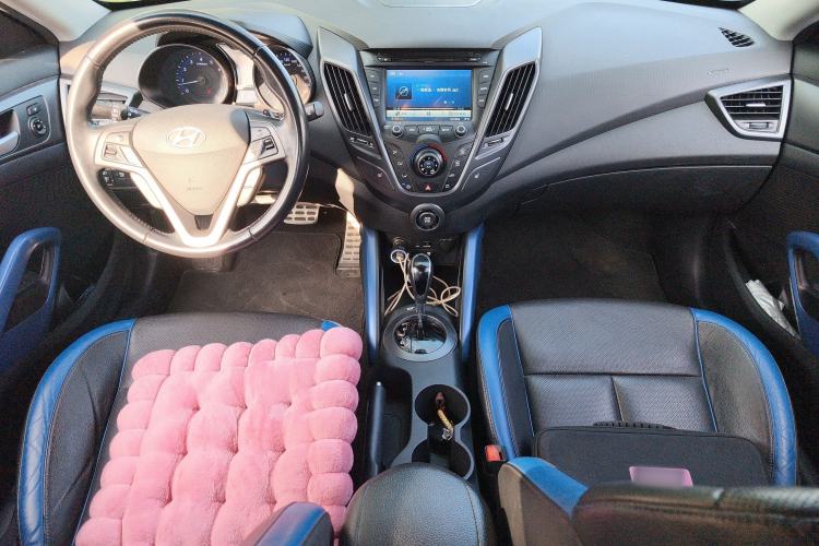 Used Hyundai Veloster 2012 1.6T Automatic Luxury Edition Center Console