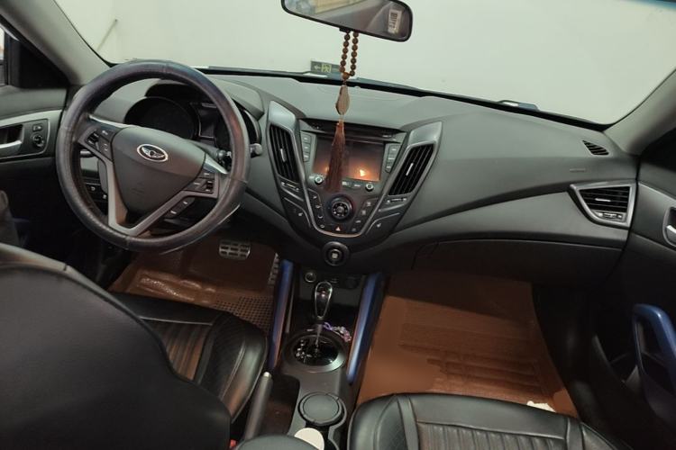 Used Hyundai Veloster 2012 1.6T Automatic Luxury Edition Center Console