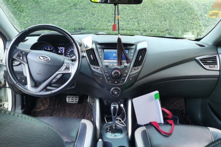 Used Hyundai Veloster 2012 1.6T Automatic Luxury Edition Center Console