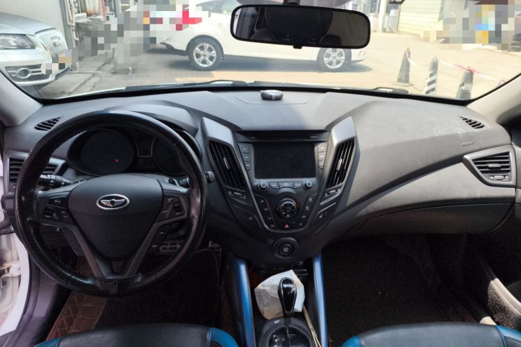 Used Hyundai Veloster 2012 1.6T Automatic Luxury Edition Center Console