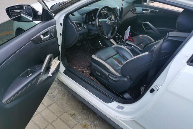 Used Hyundai Veloster 2012 1.6T Automatic Luxury Edition Driver Seat
