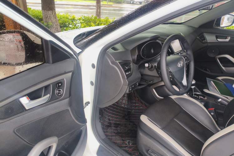 Used Hyundai Veloster 2012 1.6T Automatic Luxury Edition Driver Seat