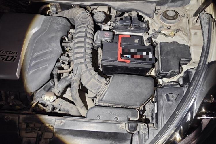 Used Hyundai Veloster 2012 1.6T Automatic Luxury Edition Engine Bay Left