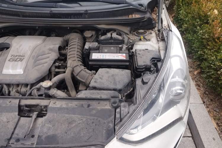 Used Hyundai Veloster 2012 1.6T Automatic Luxury Edition Engine Bay Left