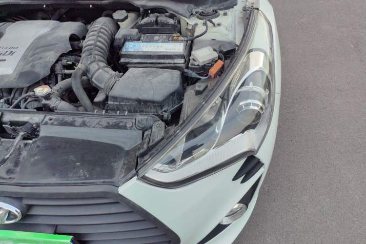 Used Hyundai Veloster 2012 1.6T Automatic Luxury Edition Engine Bay Left