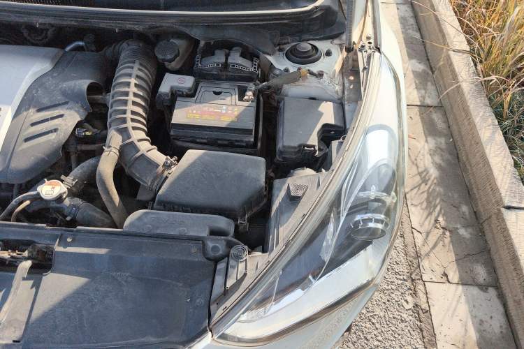 Used Hyundai Veloster 2012 1.6T Automatic Luxury Edition Engine Bay Left