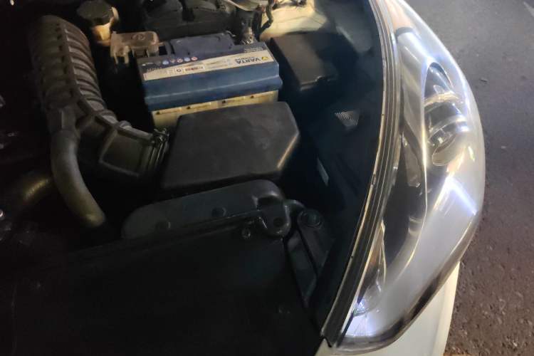 Used Hyundai Veloster 2012 1.6T Automatic Luxury Edition Engine Bay Left