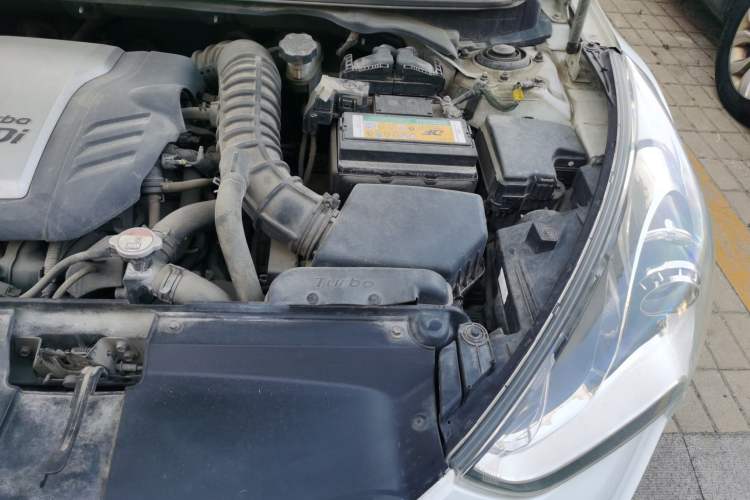 Used Hyundai Veloster 2012 1.6T Automatic Luxury Edition Engine Bay Left