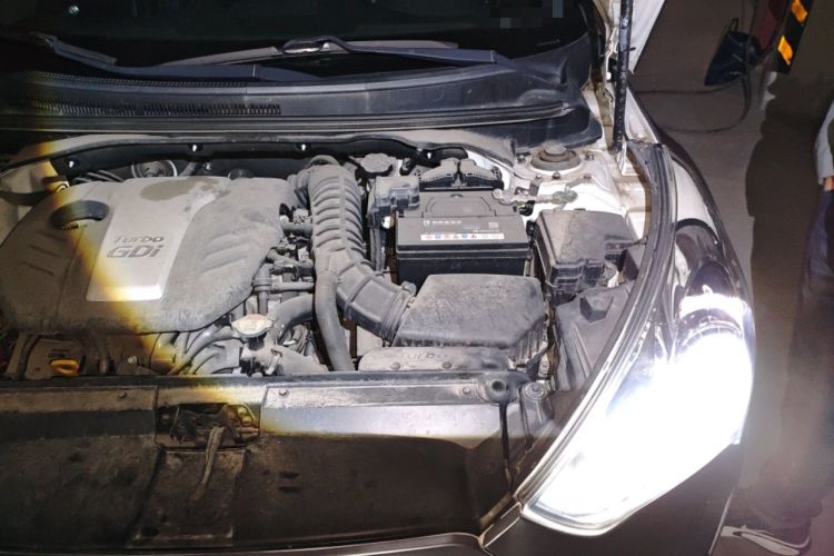 Used Hyundai Veloster 2012 1.6T Automatic Luxury Edition Engine Bay Left