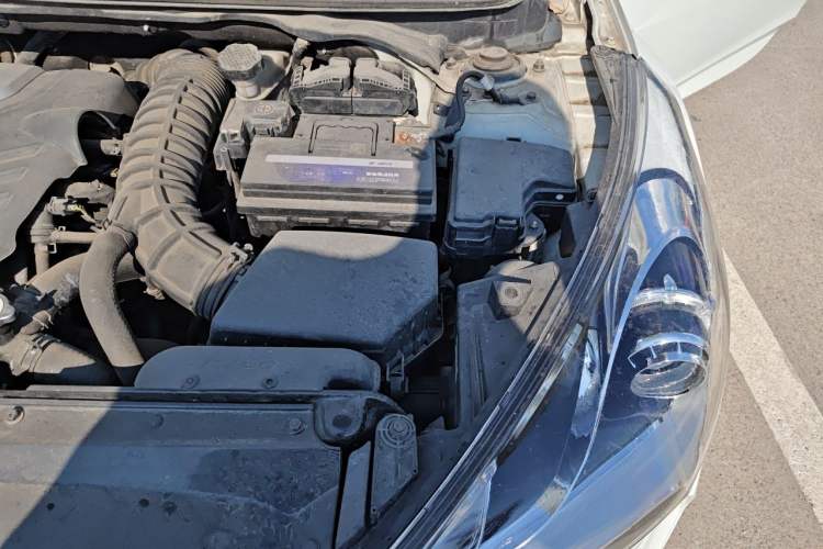 Used Hyundai Veloster 2012 1.6T Automatic Luxury Edition Engine Bay Left