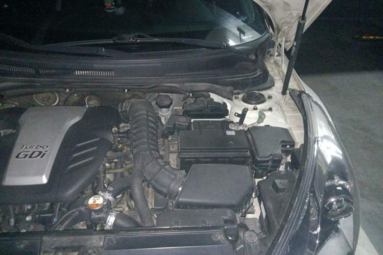 Used Hyundai Veloster 2012 1.6T Automatic Luxury Edition Engine Bay Left