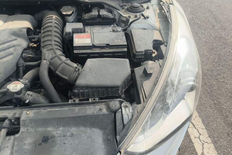 Used Hyundai Veloster 2012 1.6T Automatic Luxury Edition Engine Bay Left
