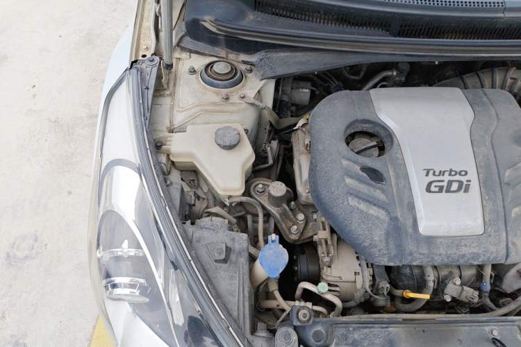 Used Hyundai Veloster 2012 1.6T Automatic Luxury Edition Engine Bay Right