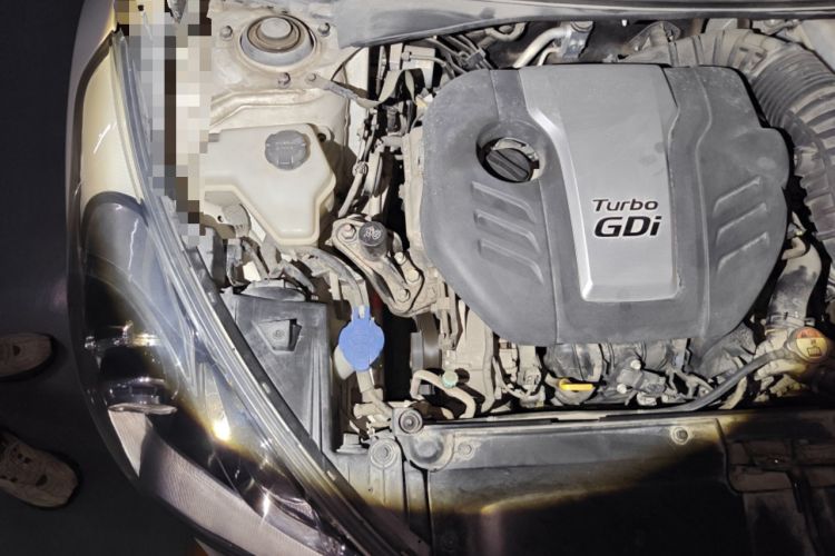 Used Hyundai Veloster 2012 1.6T Automatic Luxury Edition Engine Bay Right