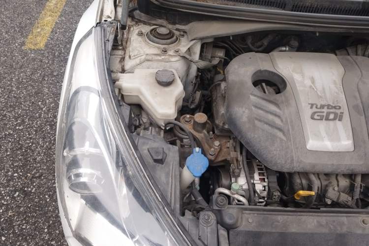 Used Hyundai Veloster 2012 1.6T Automatic Luxury Edition Engine Bay Right