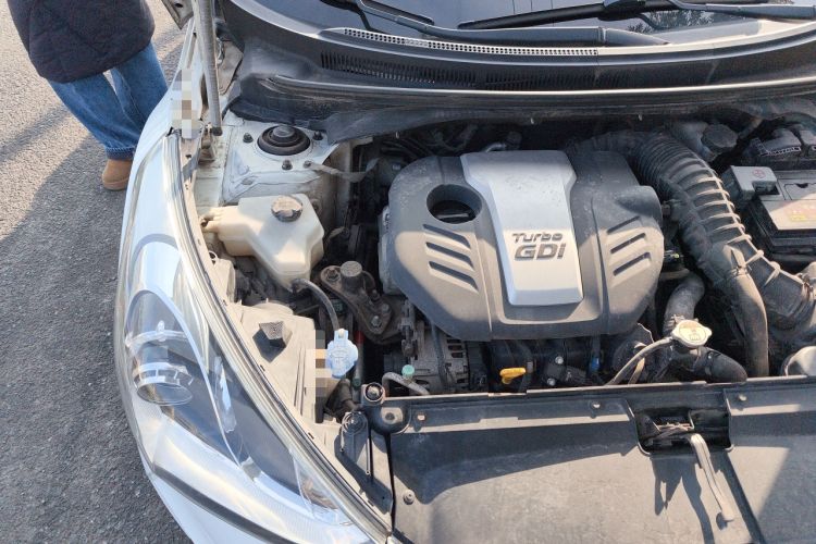 Used Hyundai Veloster 2012 1.6T Automatic Luxury Edition Engine Bay Right