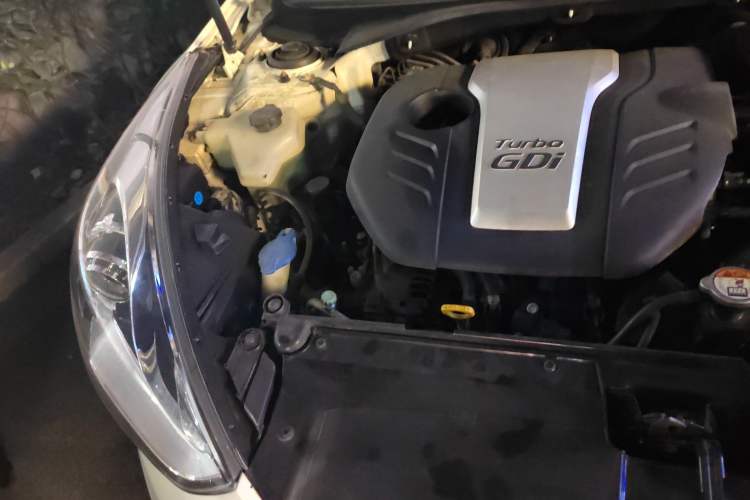 Used Hyundai Veloster 2012 1.6T Automatic Luxury Edition Engine Bay Right