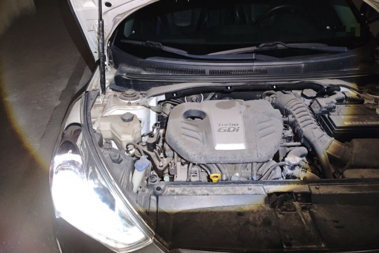 Used Hyundai Veloster 2012 1.6T Automatic Luxury Edition Engine Bay Right