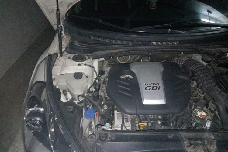 Used Hyundai Veloster 2012 1.6T Automatic Luxury Edition Engine Bay Right