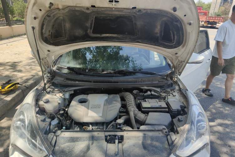 Used Hyundai Veloster 2012 1.6T Automatic Luxury Edition Engine Bay