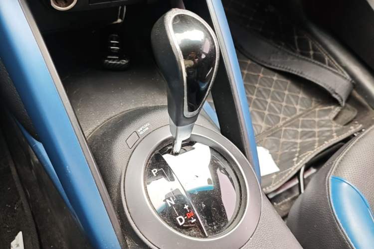 Used Hyundai Veloster 2012 1.6T Automatic Luxury Edition Gear Lever