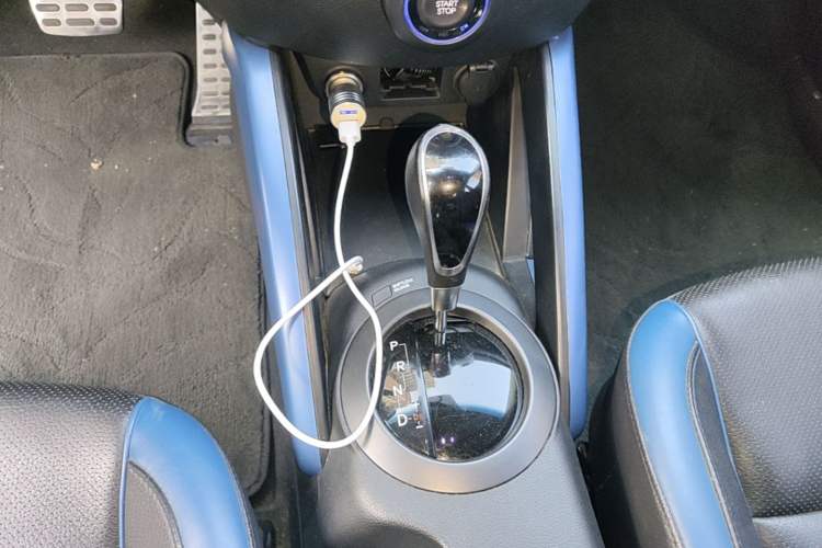 Used Hyundai Veloster 2012 1.6T Automatic Luxury Edition Gear Lever