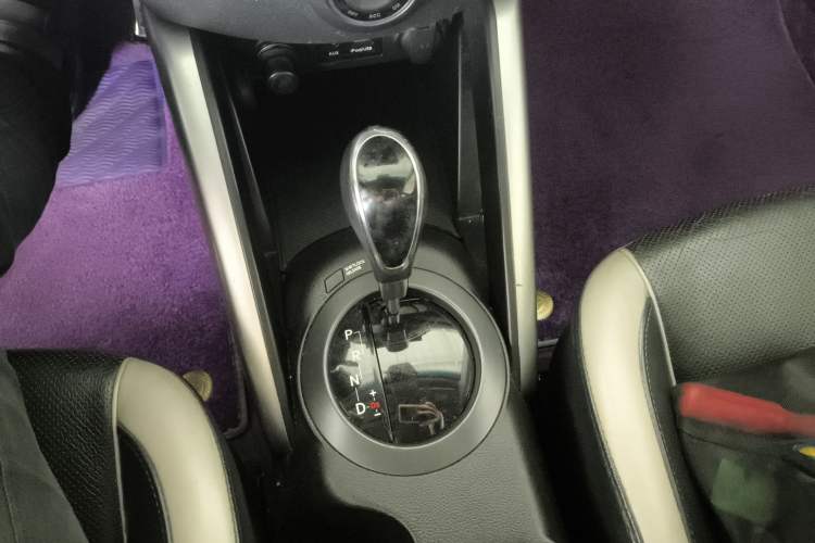 Used Hyundai Veloster 2012 1.6T Automatic Luxury Edition Gear Lever
