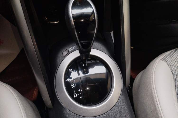Used Hyundai Veloster 2012 1.6L Automatic Luxury Edition Gear Lever