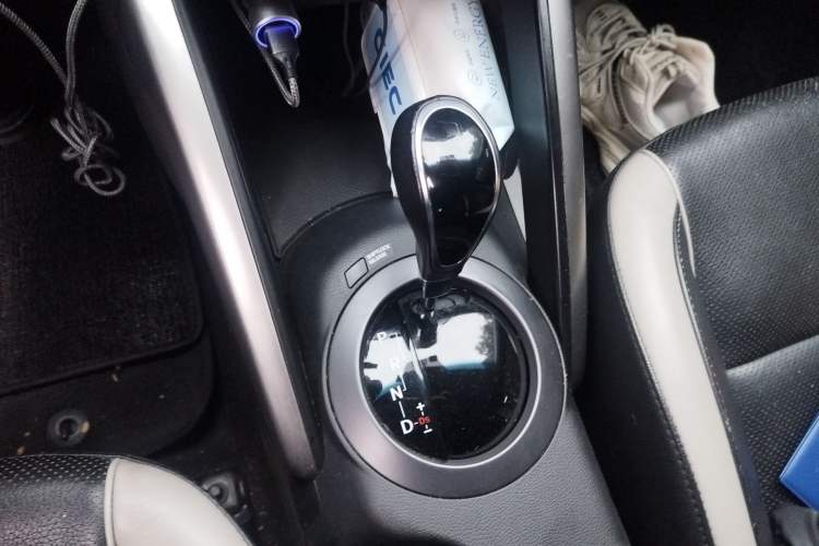 Used Hyundai Veloster 2012 1.6T Automatic Luxury Edition Gear Lever