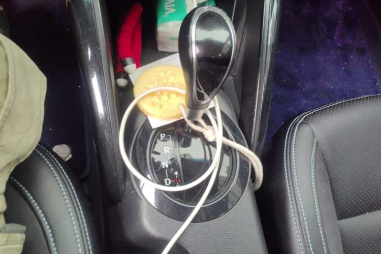 Used Hyundai Veloster 2012 1.6T Automatic Luxury Edition Gear Lever
