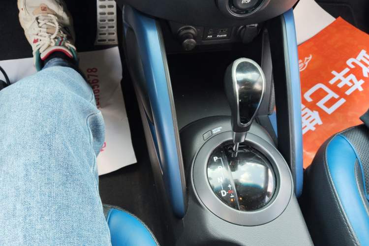 Used Hyundai Veloster 2012 1.6T Automatic Luxury Edition Gear Lever