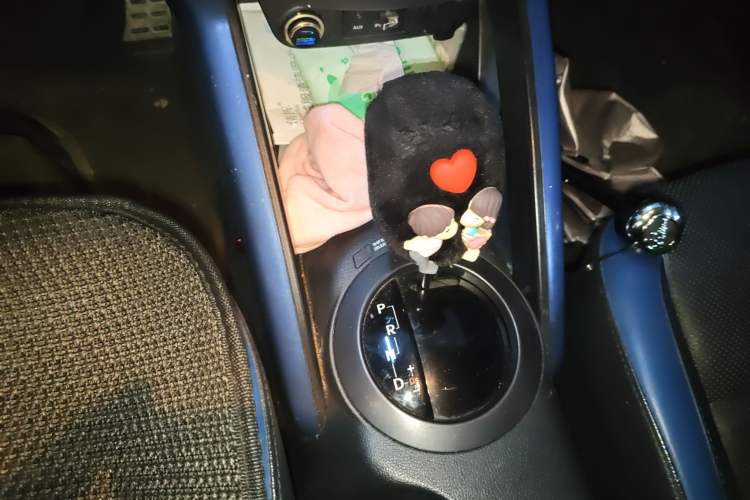 Used Hyundai Veloster 2012 1.6T Automatic Luxury Edition Gear Lever