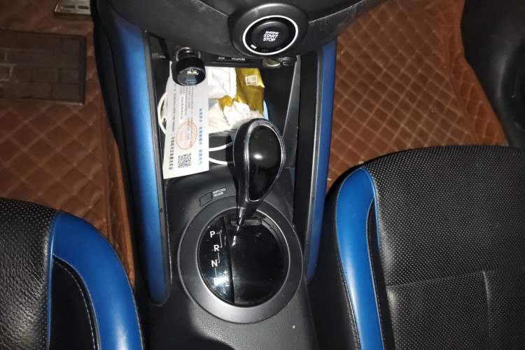 Used Hyundai Veloster 2012 1.6T Automatic Luxury Edition Gear Lever