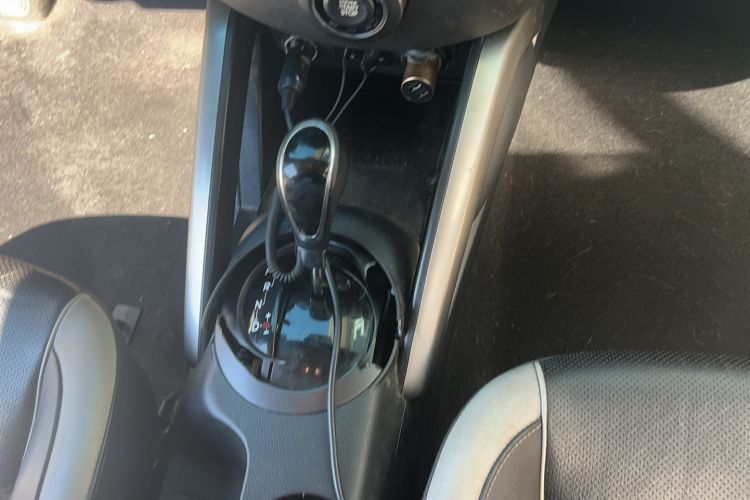 Used Hyundai Veloster 2012 1.6T Automatic Luxury Edition Gear Lever