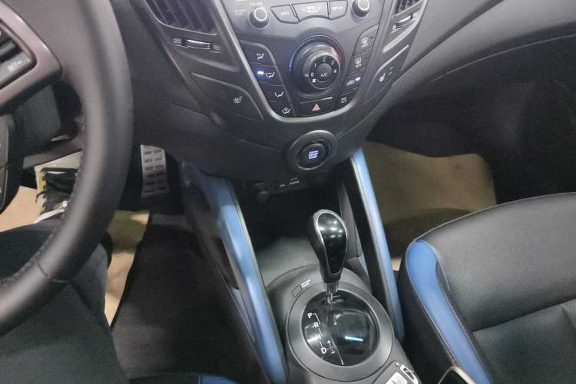 Used Hyundai Veloster 2012 1.6T Automatic Luxury Edition Gear Lever
