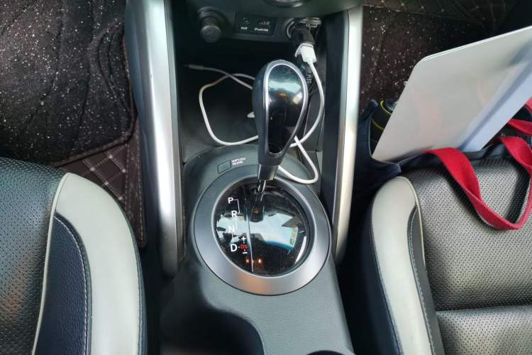 Used Hyundai Veloster 2012 1.6T Automatic Luxury Edition Gear Lever