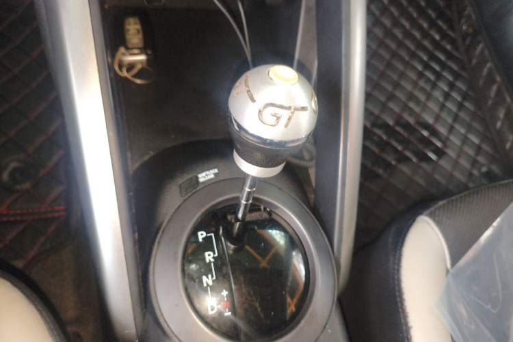 Used Hyundai Veloster 2012 1.6T Automatic Luxury Edition Gear Lever