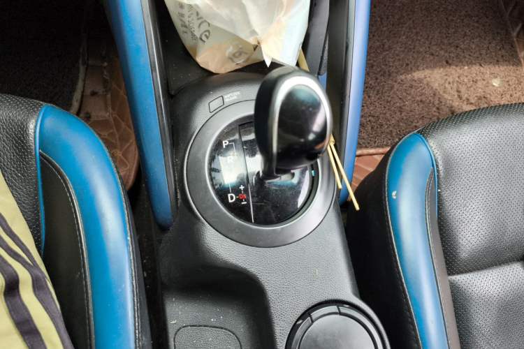 Used Hyundai Veloster 2012 1.6T Automatic Luxury Edition Gear Lever