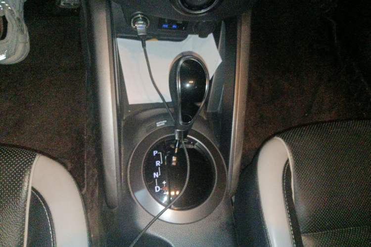 Used Hyundai Veloster 2012 1.6T Automatic Luxury Edition Gear Lever