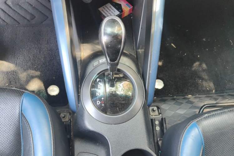 Used Hyundai Veloster 2012 1.6T Automatic Luxury Edition Gear Lever