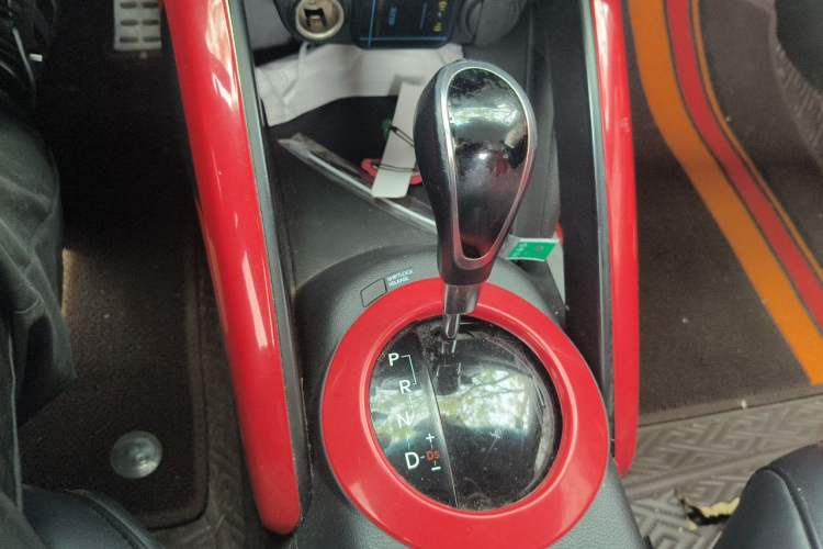 Used Hyundai Veloster 2012 1.6T Automatic Luxury Edition Gear Lever