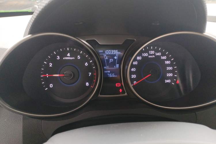 Used Hyundai Veloster 2012 1.6L Automatic Luxury Edition Instrument Cluster