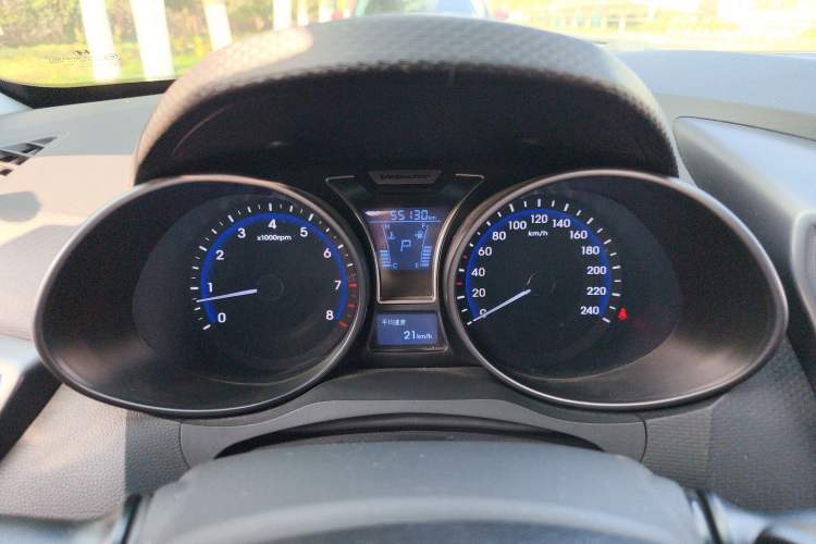 Used Hyundai Veloster 2012 1.6T Automatic Luxury Edition Instrument Cluster