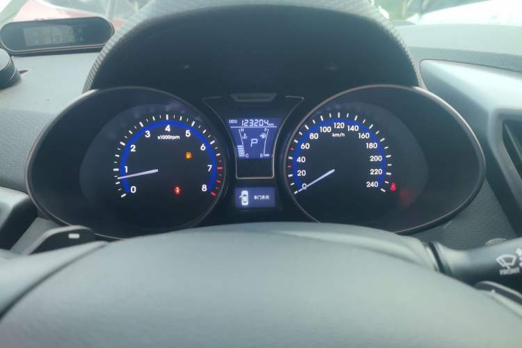 Used Hyundai Veloster 2012 1.6T Automatic Luxury Edition Instrument Cluster