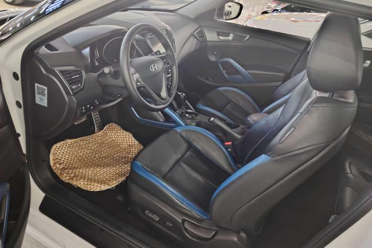 Used Hyundai Veloster 2012 1.6T Automatic Luxury Edition Interior 1