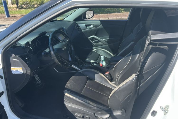 Used Hyundai Veloster 2012 1.6T Automatic Luxury Edition Interior 1