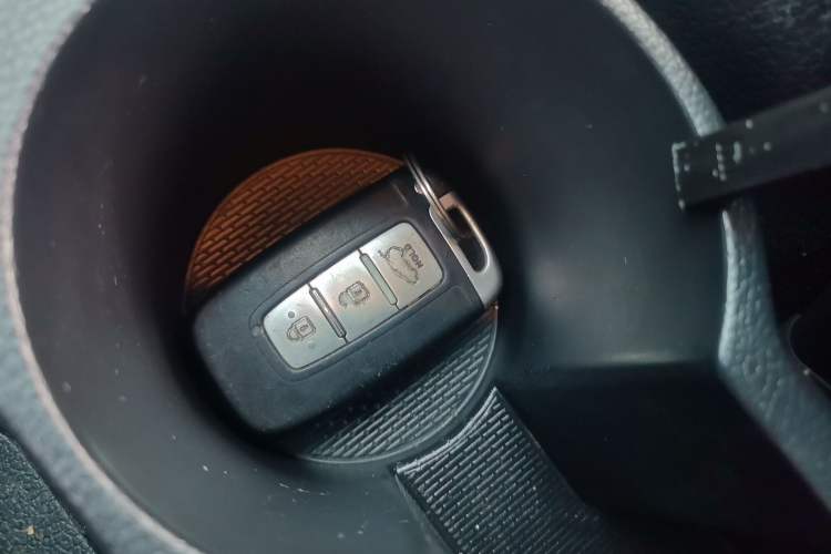 Used Hyundai Veloster 2012 1.6T Automatic Luxury Edition Interior 1