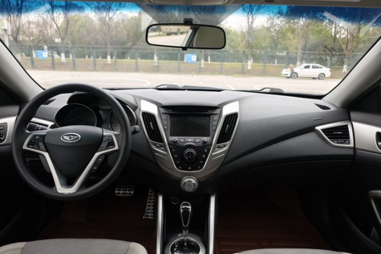 Used Hyundai Veloster 2012 1.6L Automatic Luxury Edition Interior 2