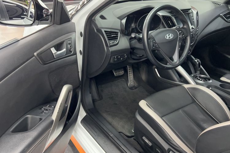 Used Hyundai Veloster 2012 1.6T Automatic Luxury Edition Interior 2