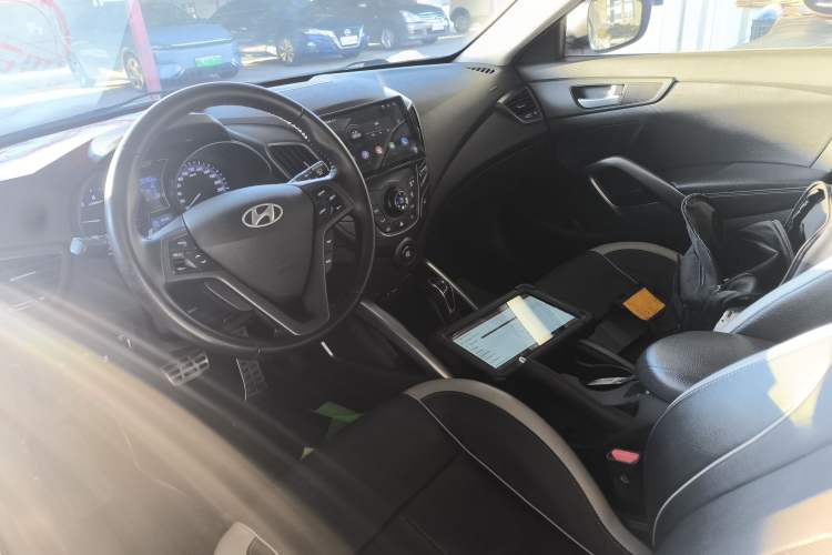 Used Hyundai Veloster 2012 1.6T Automatic Luxury Edition Interior 2